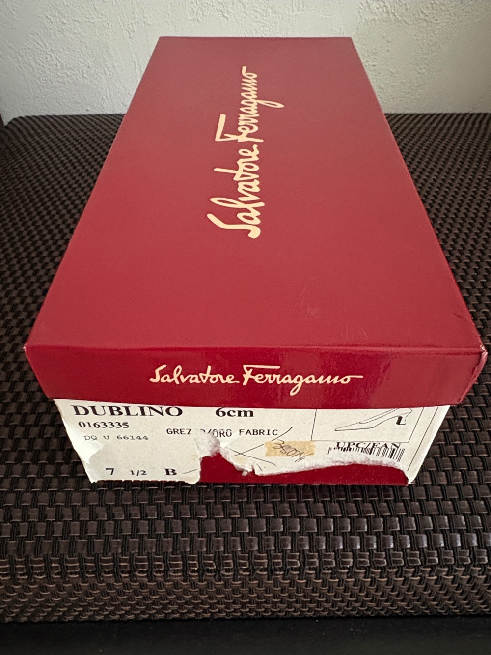 Salvatore Ferragamo Embroidered Cream /Gold Women's Pumps, Sz 7 1/2 B - Picture 12 of 12